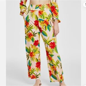 NWOT Bar lll Women’s Hibiscus, Floral- Print, Wide Leg, Pull-On  Pants Size L.